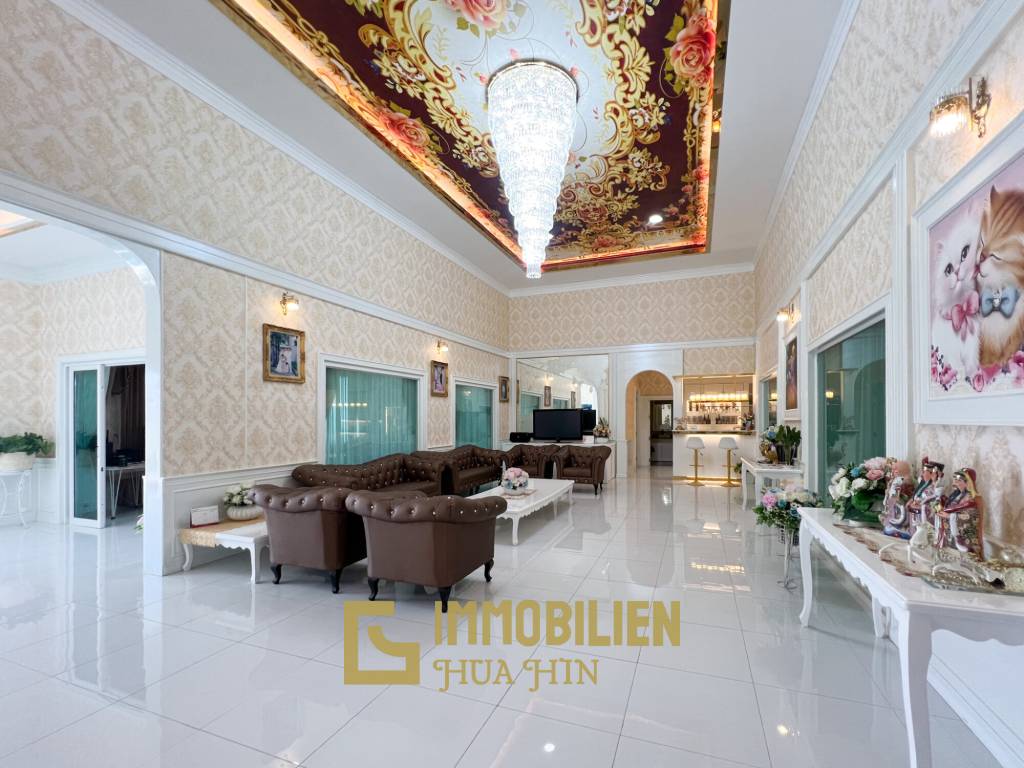 Luxuriöse Villa / pompös möbliert / 7.496 qm großes Grundstück