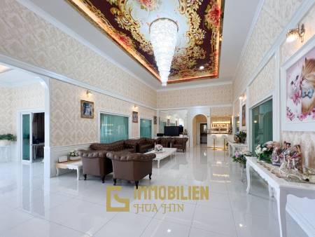 Luxuriöse Villa / pompös möbliert / 7.496 qm großes Grundstück