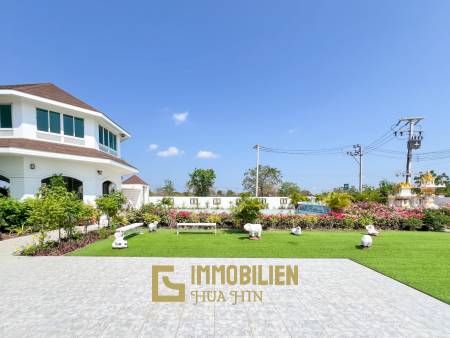 Luxuriöse Villa / pompös möbliert / 7.496 qm großes Grundstück