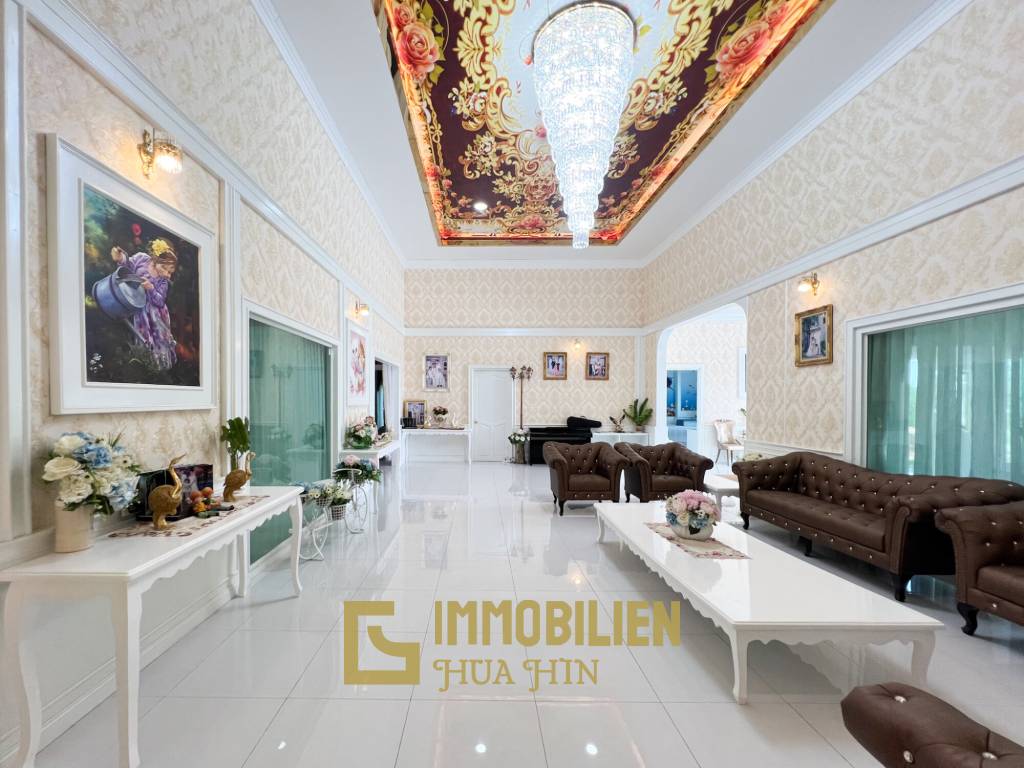 Luxuriöse Villa / pompös möbliert / 7.496 qm großes Grundstück