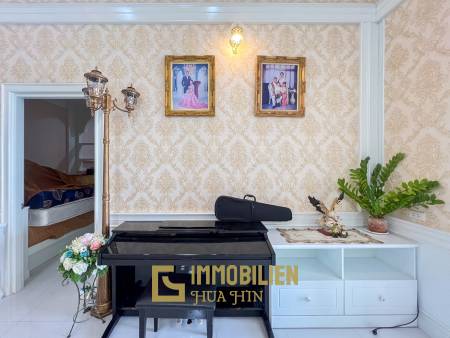 Luxuriöse Villa / pompös möbliert / 7.496 qm großes Grundstück