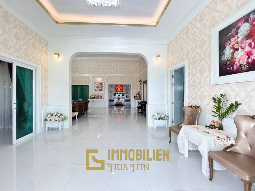 Luxuriöse Villa / pompös möbliert / 7.496 qm großes Grundstück