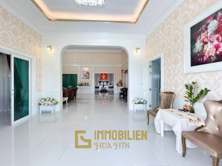 Luxuriöse Villa / pompös möbliert / 7.496 qm großes Grundstück