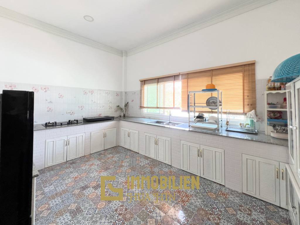 Luxuriöse Villa / pompös möbliert / 7.496 qm großes Grundstück