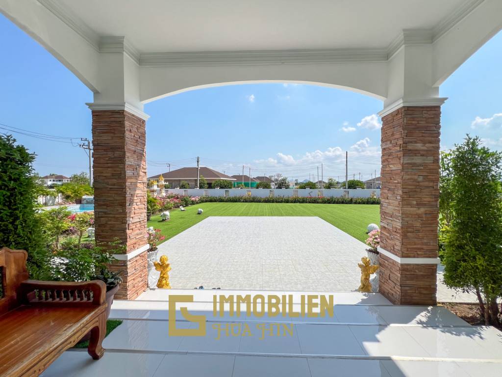 Luxuriöse Villa / pompös möbliert / 7.496 qm großes Grundstück