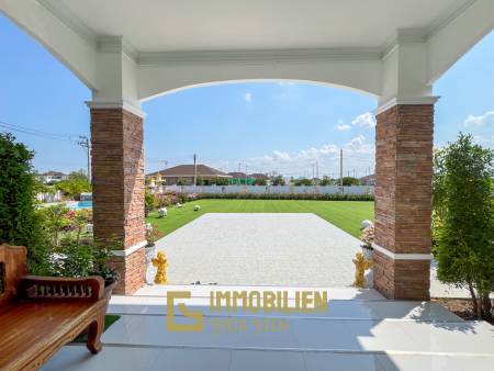 Luxuriöse Villa / pompös möbliert / 7.496 qm großes Grundstück