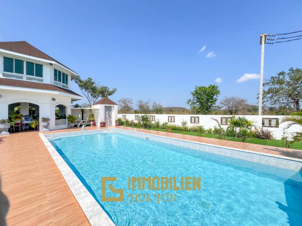 Luxuriöse Villa / pompös möbliert / 7.496 qm großes Grundstück