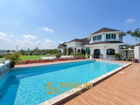 Luxuriöse Villa / pompös möbliert / 7.496 qm großes Grundstück