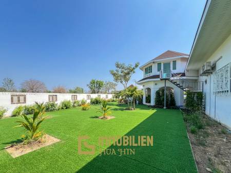 Luxuriöse Villa / pompös möbliert / 7.496 qm großes Grundstück