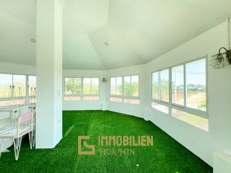 Luxuriöse Villa / pompös möbliert / 7.496 qm großes Grundstück