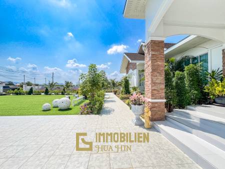 Luxuriöse Villa / pompös möbliert / 7.496 qm großes Grundstück