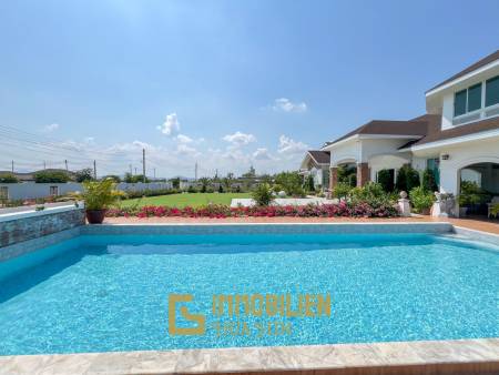 Luxuriöse Villa / pompös möbliert / 7.496 qm großes Grundstück