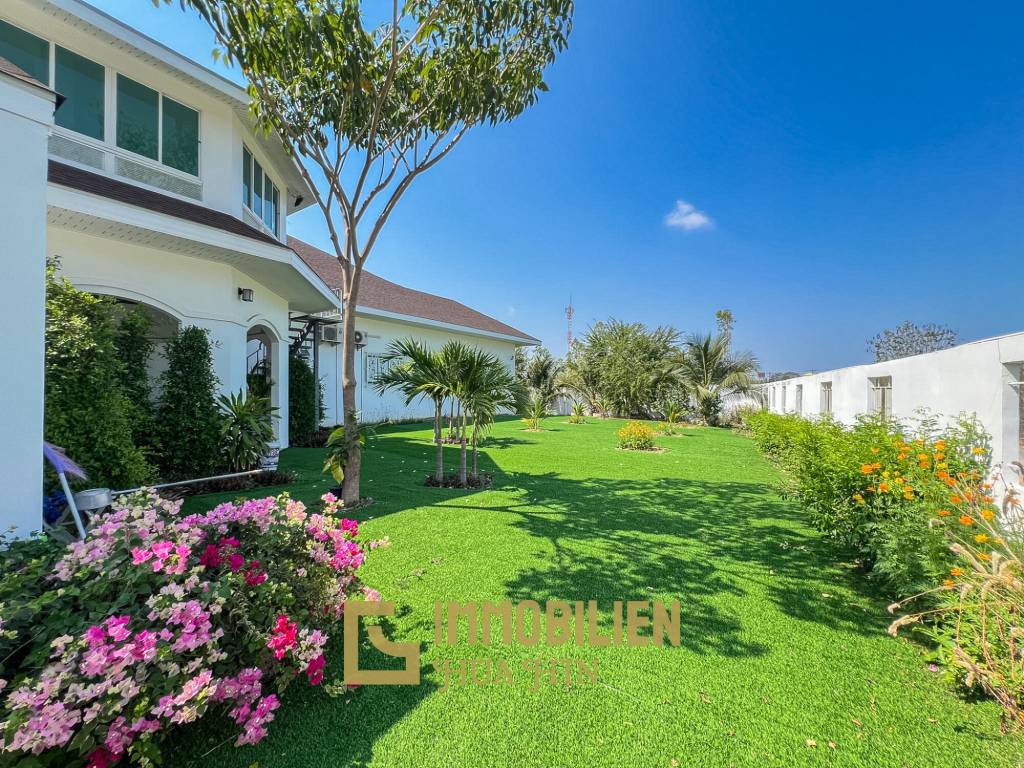 Luxuriöse Villa / pompös möbliert / 7.496 qm großes Grundstück