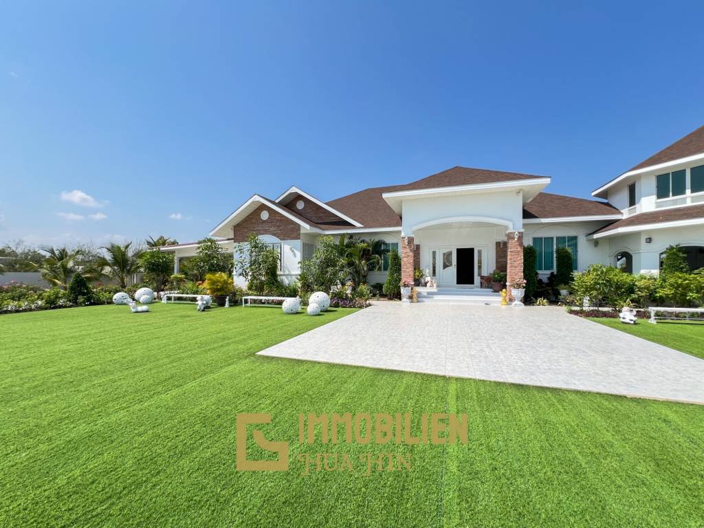 Luxuriöse Villa / pompös möbliert / 7.496 qm großes Grundstück