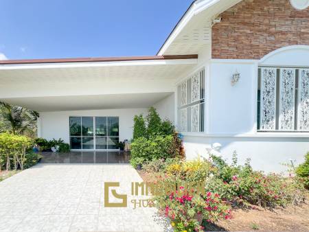 Luxuriöse Villa / pompös möbliert / 7.496 qm großes Grundstück