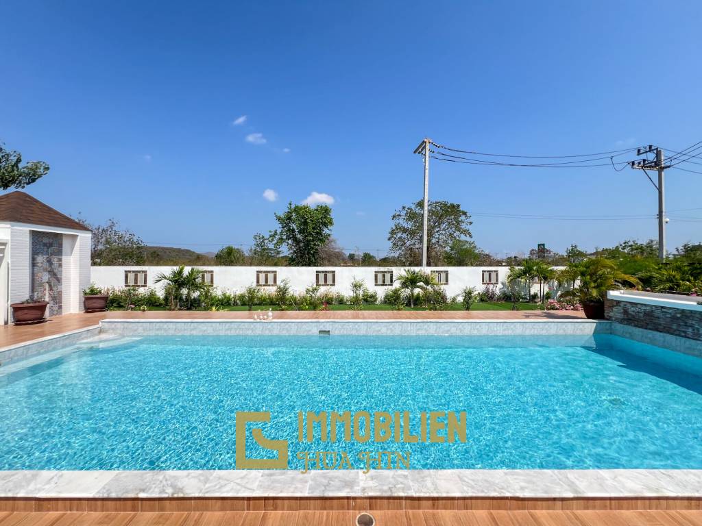 Luxuriöse Villa / pompös möbliert / 7.496 qm großes Grundstück