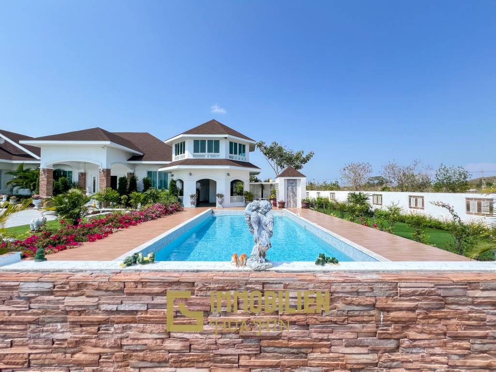 Luxuriöse Villa / pompös möbliert / 7.496 qm großes Grundstück