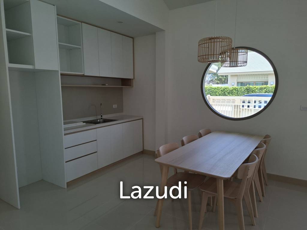 New 3 bed pool Villa toward Black mountain