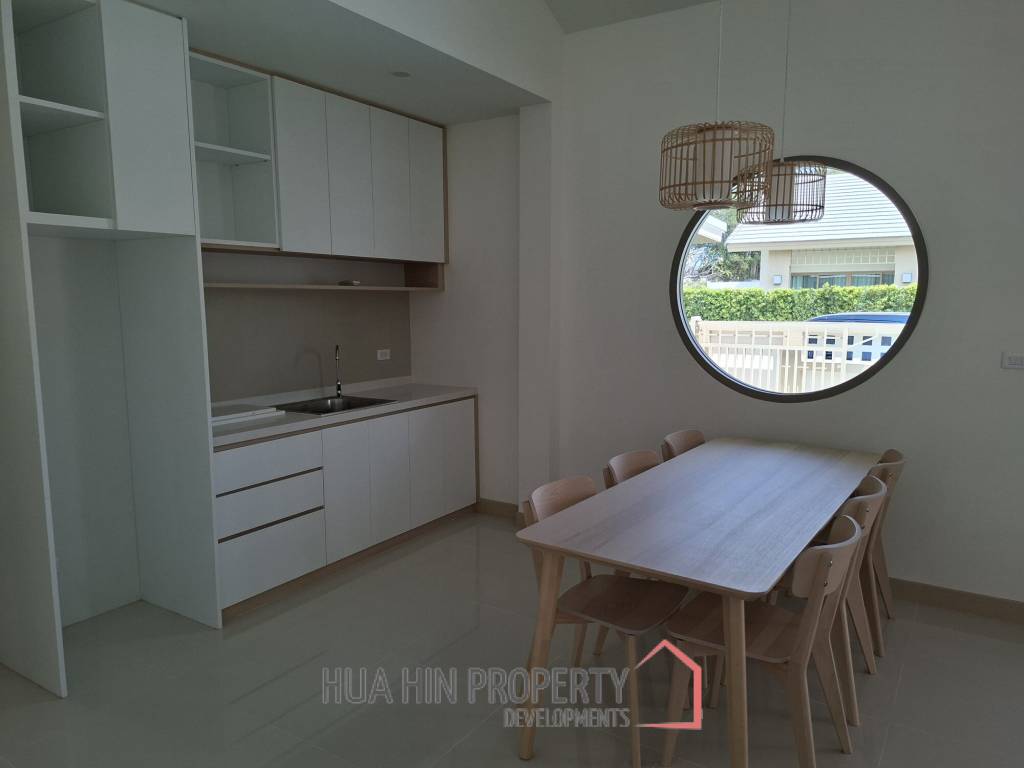 New 3 bed pool Villa toward Black mountain