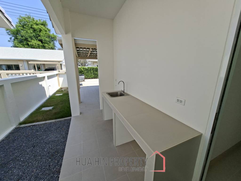 New 3 bed pool Villa toward Black mountain