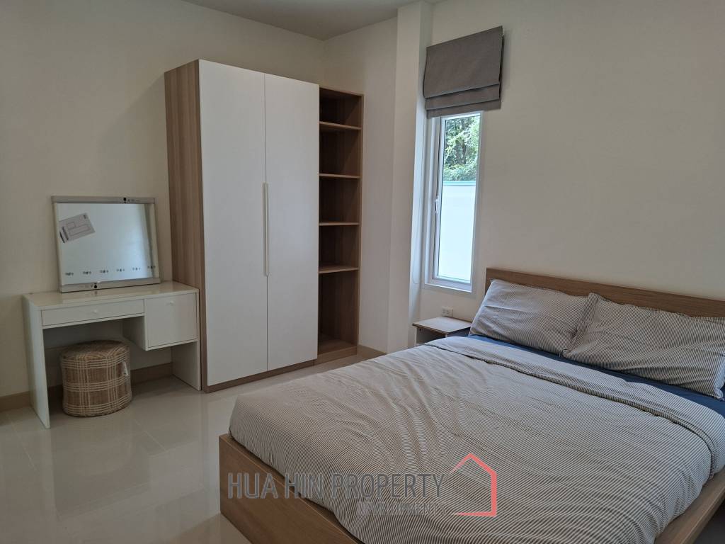 New 3 bed pool Villa toward Black mountain