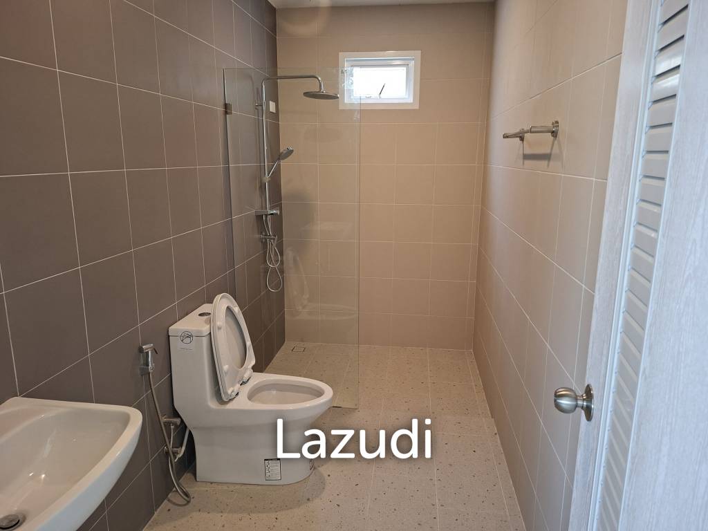 New 3 bed pool Villa toward Black mountain