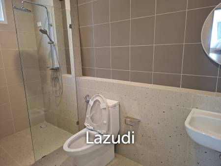 New 3 bed pool Villa toward Black mountain