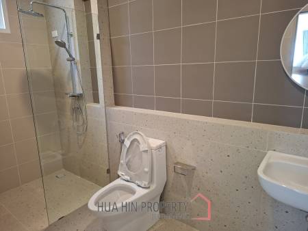 New 3 bed pool Villa toward Black mountain