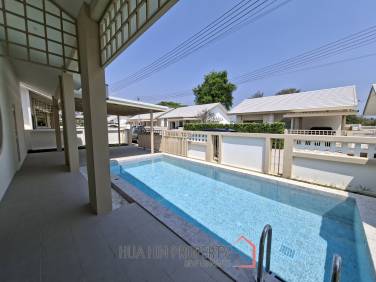 New 3 bed pool Villa toward Black mountain