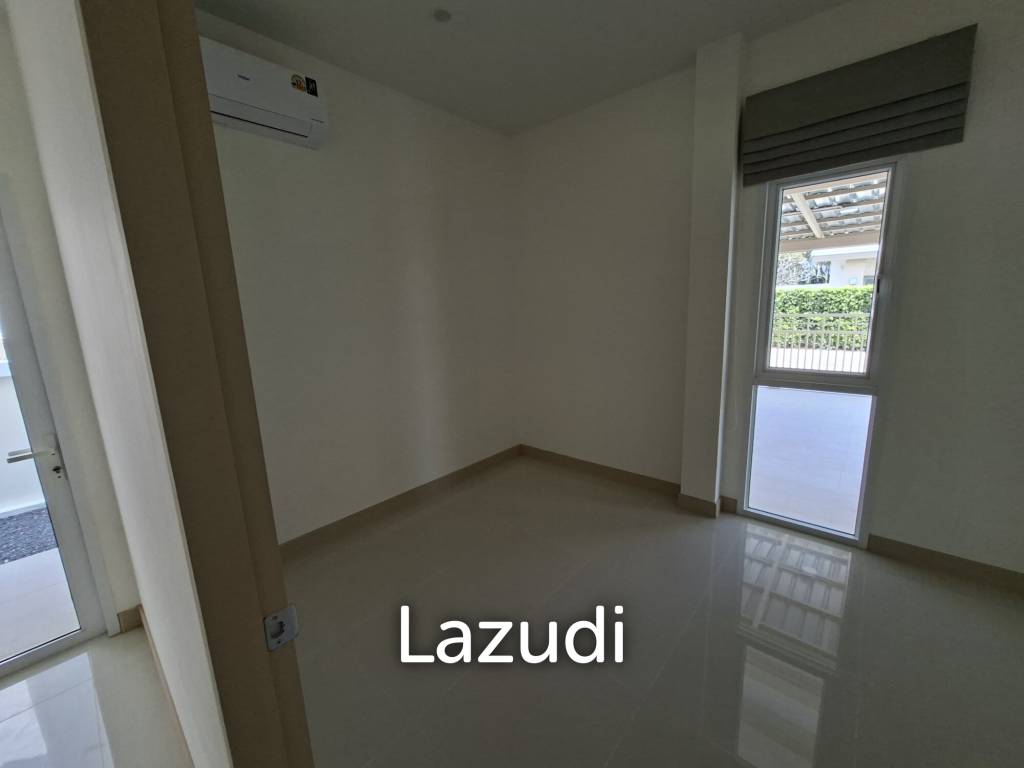 New 3 bed pool Villa toward Black mountain