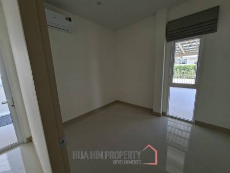 New 3 bed pool Villa toward Black mountain