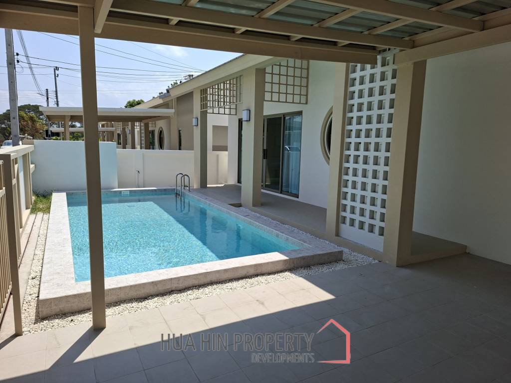 New 3 bed pool Villa toward Black mountain
