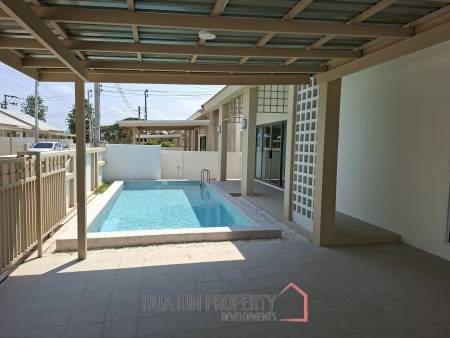New 3 bed pool Villa toward Black mountain