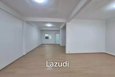 126 sqm modern 3 bedroom townhouse in Soi Charoen Krung 107