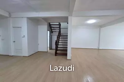 126 sqm modern 3 bedroom townhouse in Soi Charoen Krung 107