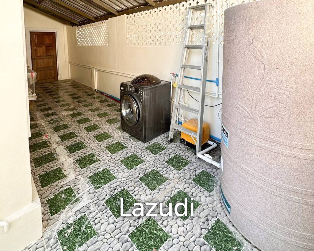 villa with rooftop jacuzzi in   Pran Buri
