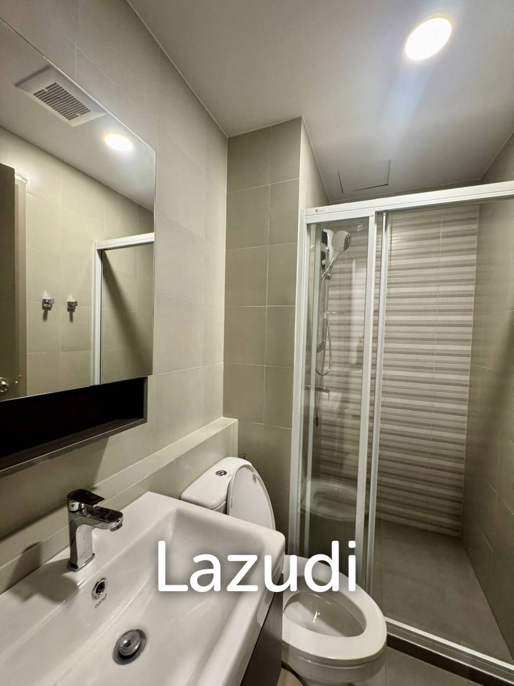 36 sqm high floor 2 bedroom condo Aspire Sukhumvit-Rama 4 Phra Khanong Bangkok