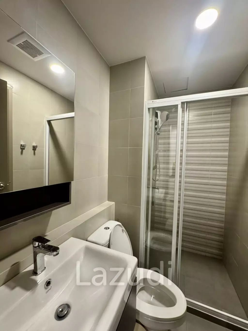 36 sqm high floor 2 bedroom condo Aspire Sukhumvit-Rama 4 Phra Khanong Bangkok