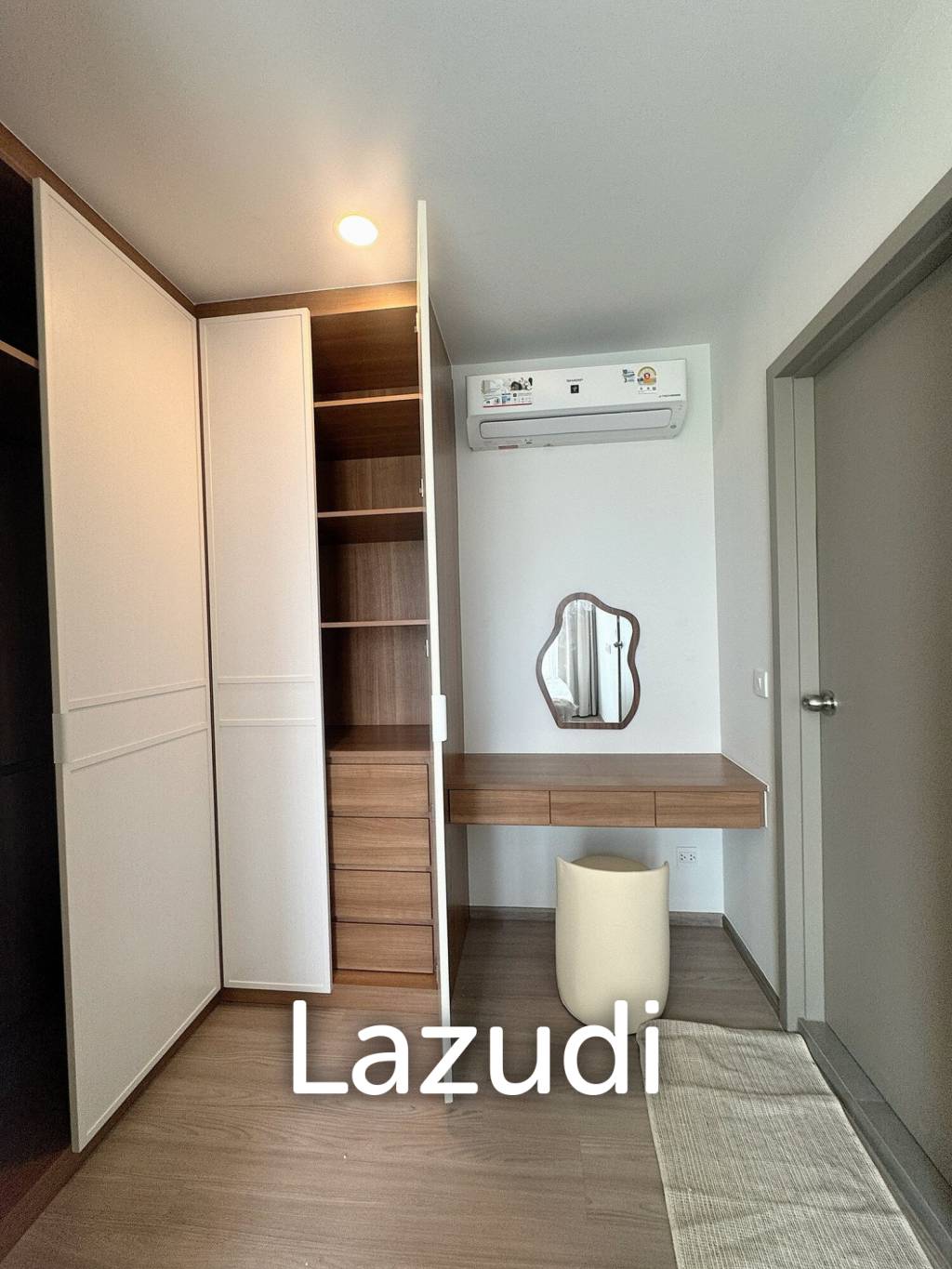 36 sqm high floor 2 bedroom condo Aspire Sukhumvit-Rama 4 Phra Khanong Bangkok