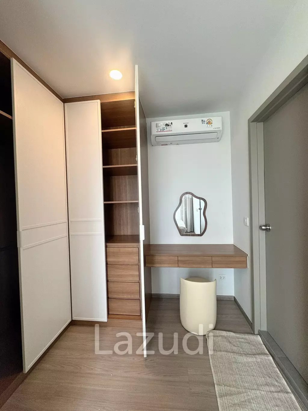 36 sqm high floor 2 bedroom condo Aspire Sukhumvit-Rama 4 Phra Khanong Bangkok