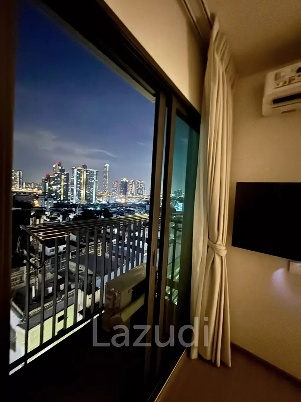 36 sqm high floor 2 bedroom condo Aspire Sukhumvit-Rama 4 Phra Khanong Bangkok
