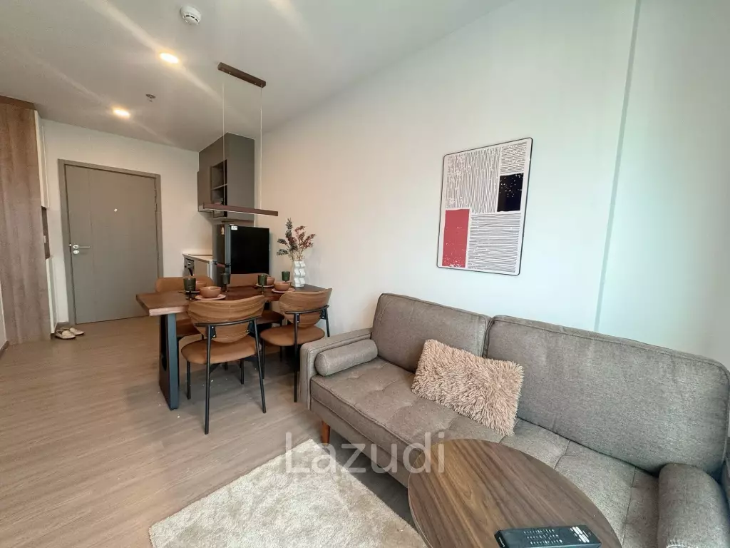36 sqm high floor 2 bedroom condo Aspire Sukhumvit-Rama 4 Phra Khanong Bangkok