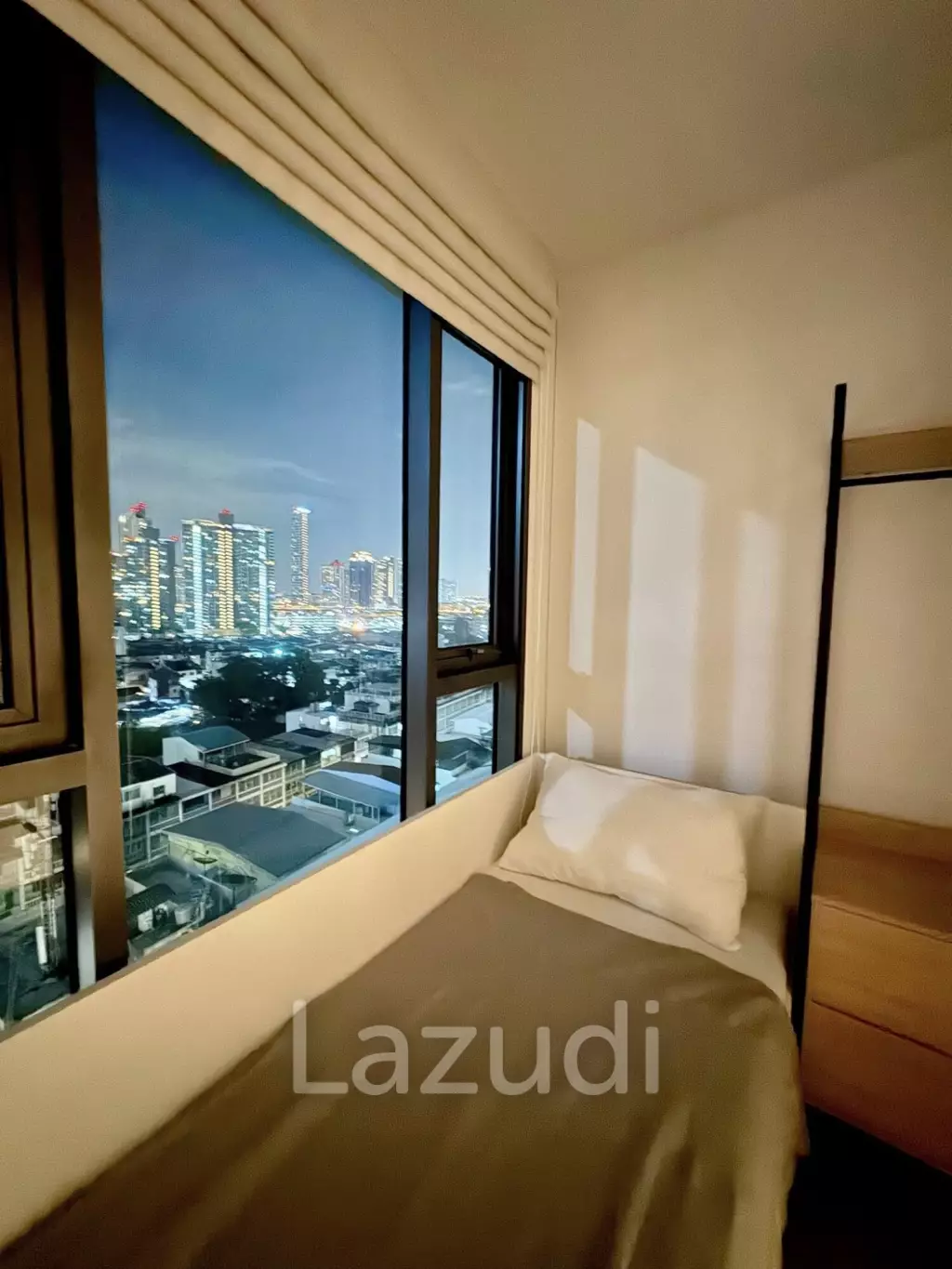 36 sqm high floor 2 bedroom condo Aspire Sukhumvit-Rama 4 Phra Khanong Bangkok