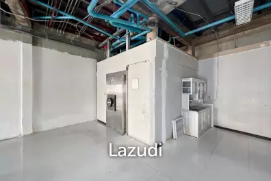 First floor 110 sqm Retail Space on main Yaowarat Bangkok