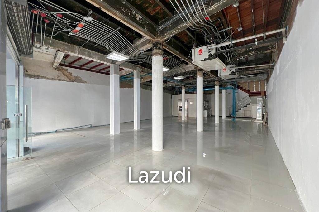 First floor 110 sqm Retail Space on main Yaowarat Bangkok