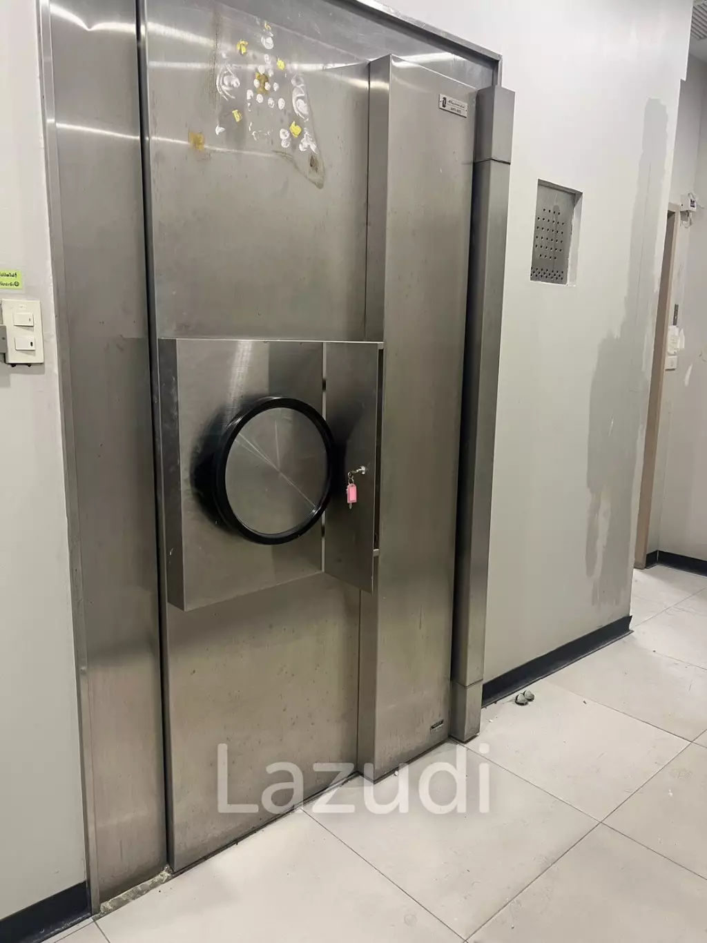 First floor 110 sqm Retail Space on main Yaowarat Bangkok