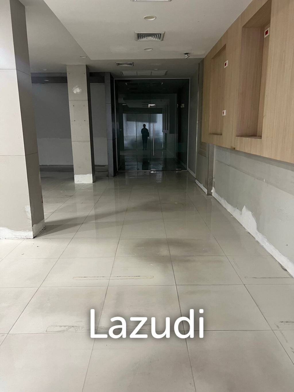 First floor 110 sqm Retail Space on main Yaowarat Bangkok