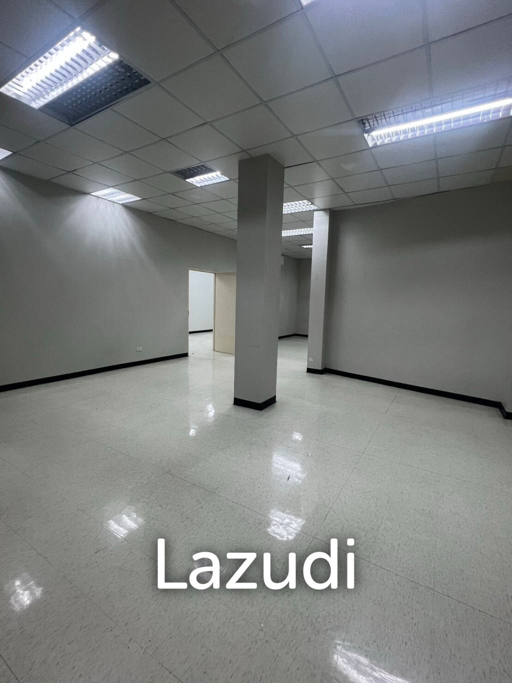 First floor 110 sqm Retail Space on main Yaowarat Bangkok