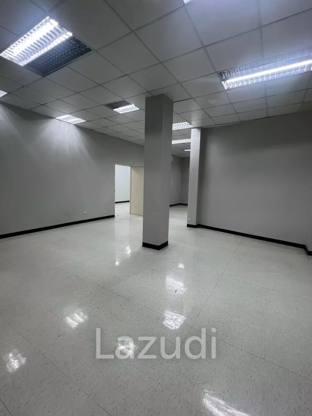 First floor 110 sqm Retail Space on main Yaowarat Bangkok