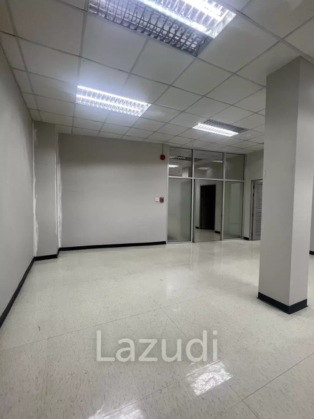 First floor 110 sqm Retail Space on main Yaowarat Bangkok